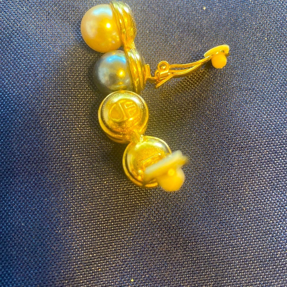 Joan Rivers Clip On Faux Pearl Earrings - Picture 5 of 10